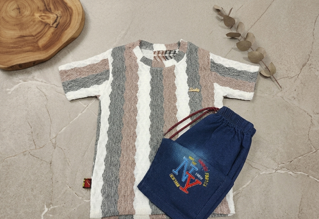 Seersucker Short sleeve t-shirt and jeans shorts